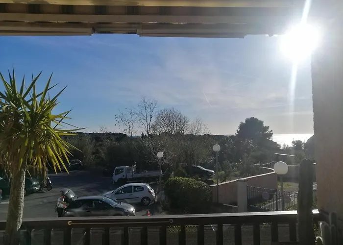 Sanary les gorguettes, studio avec terrasse vue mer
